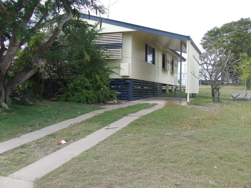 4 Burnham Street, Moura QLD 4718