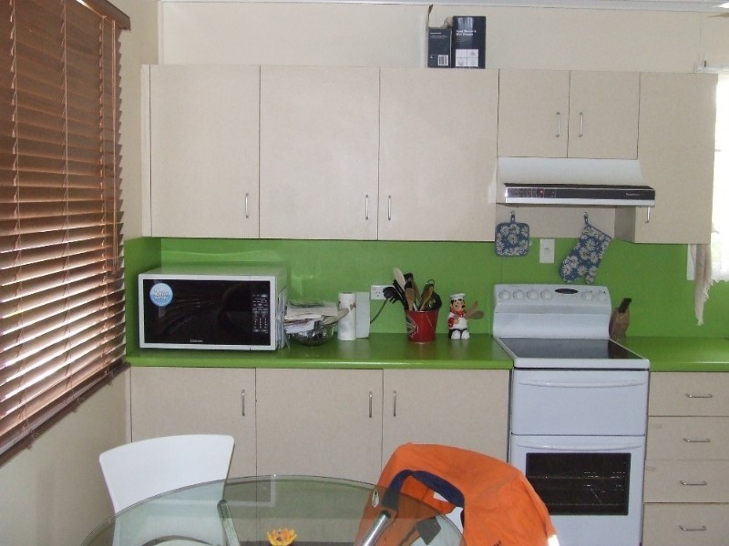 4 Burnham Street, Moura QLD 4718