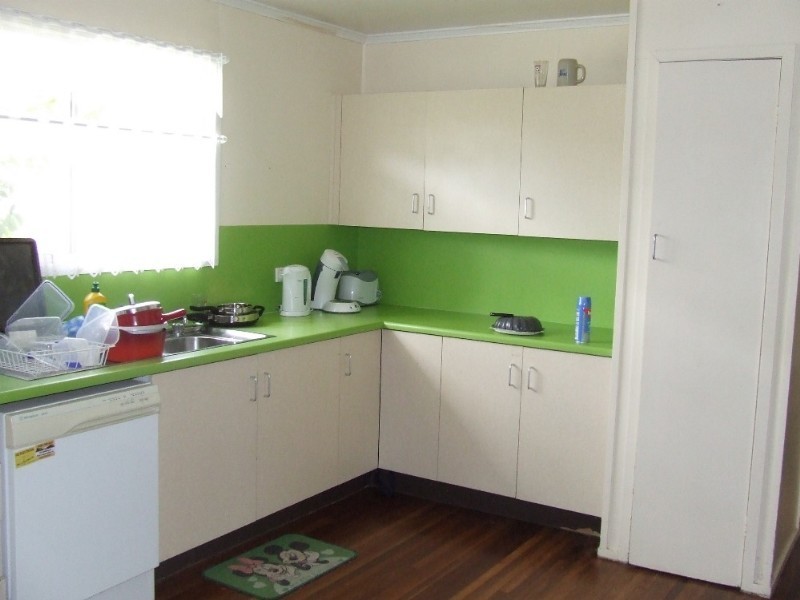 4 Burnham Street, Moura QLD 4718