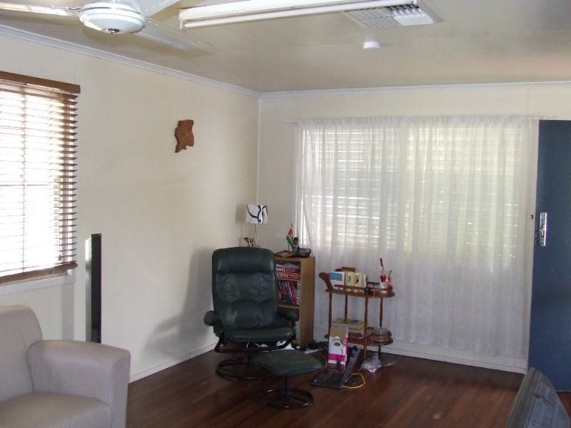 4 Burnham Street, Moura QLD 4718