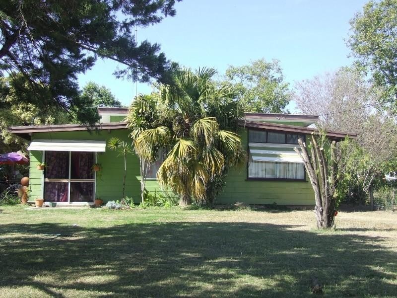 2 Eleventh Avenue, Theodore QLD 4719