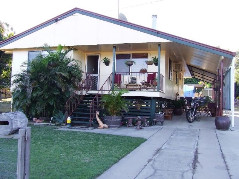 38 Nobbs Street, Moura QLD 4718