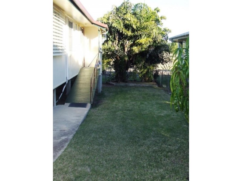 38 Nobbs Street, Moura QLD 4718