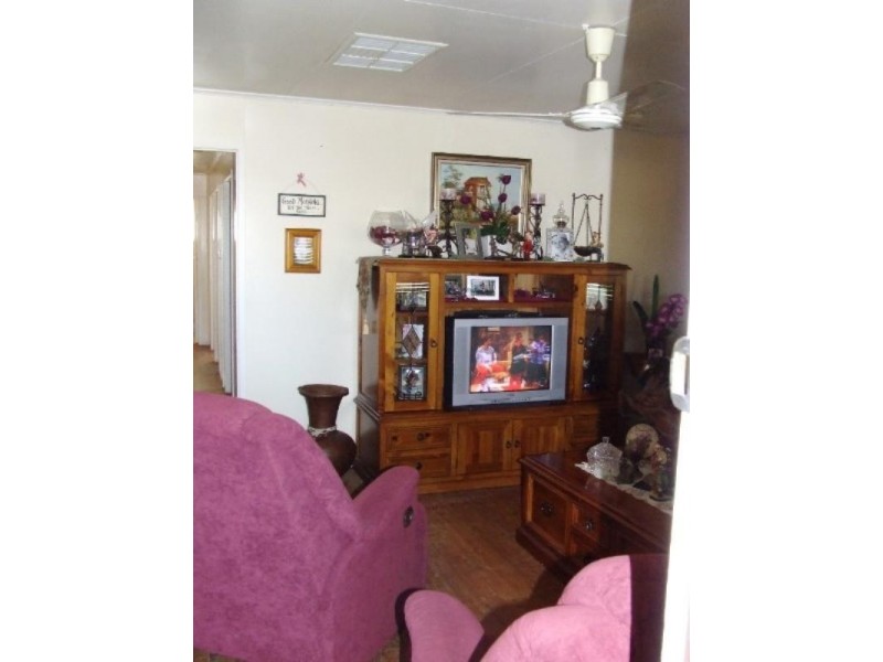 38 Nobbs Street, Moura QLD 4718