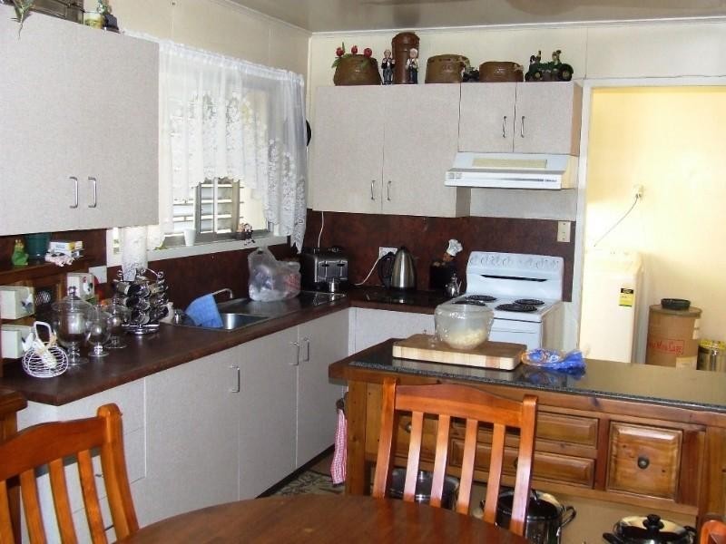 38 Nobbs Street, Moura QLD 4718