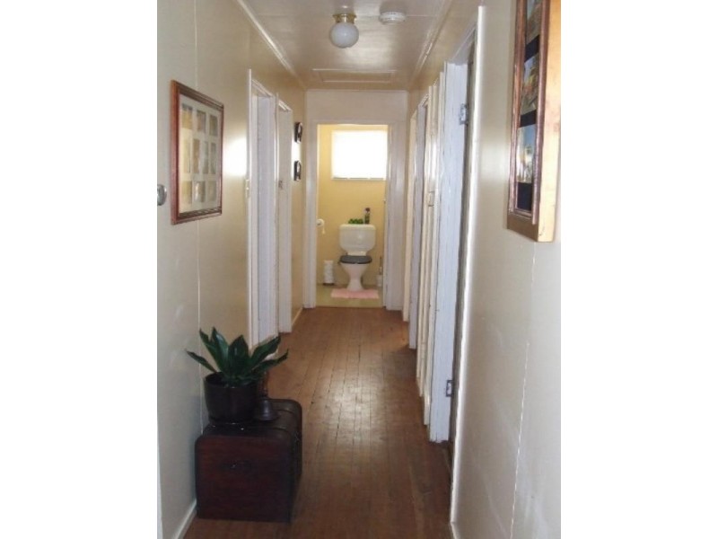 38 Nobbs Street, Moura QLD 4718