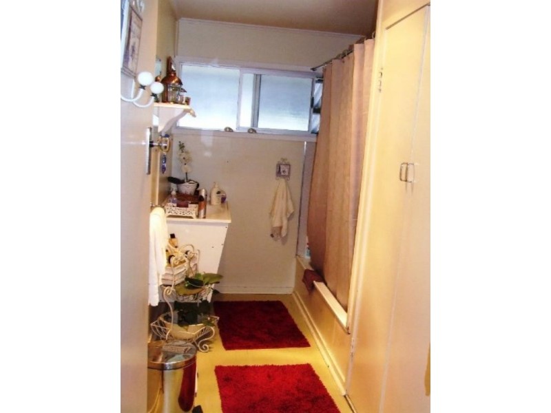 38 Nobbs Street, Moura QLD 4718