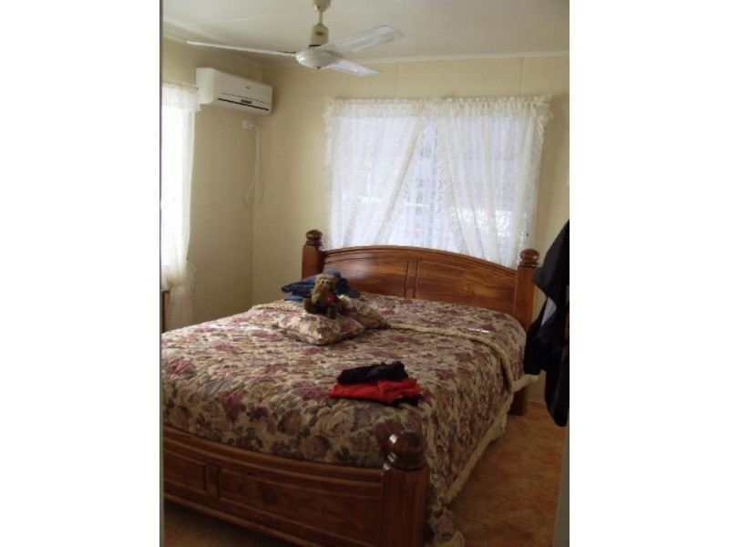 38 Nobbs Street, Moura QLD 4718