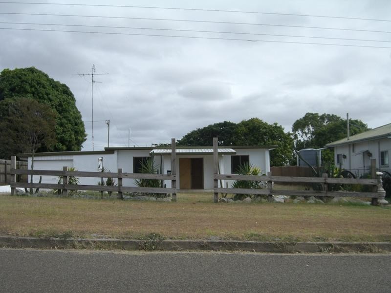 25 Nicklin Street, Moura QLD 4718