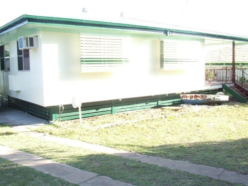 32 Stephenson Street, Moura QLD 4718