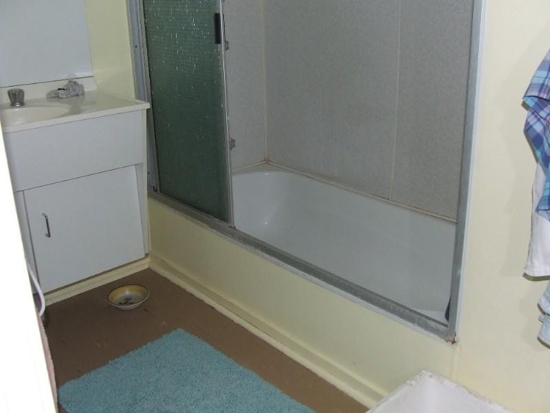 32 Stephenson Street, Moura QLD 4718