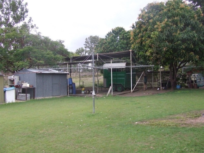 3 Burnham Street, Moura QLD 4718