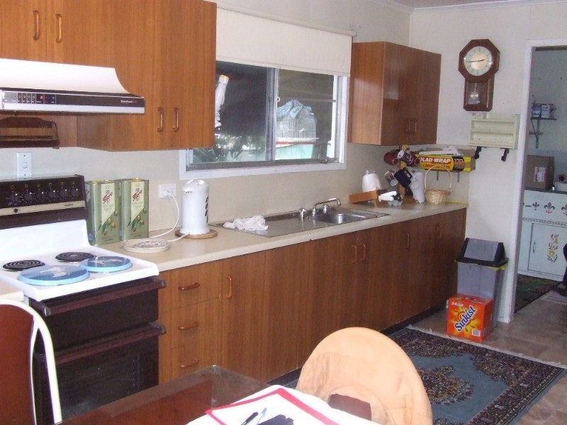 3 Burnham Street, Moura QLD 4718