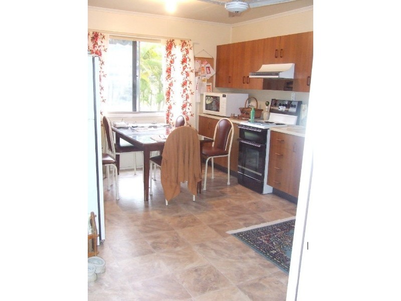 3 Burnham Street, Moura QLD 4718