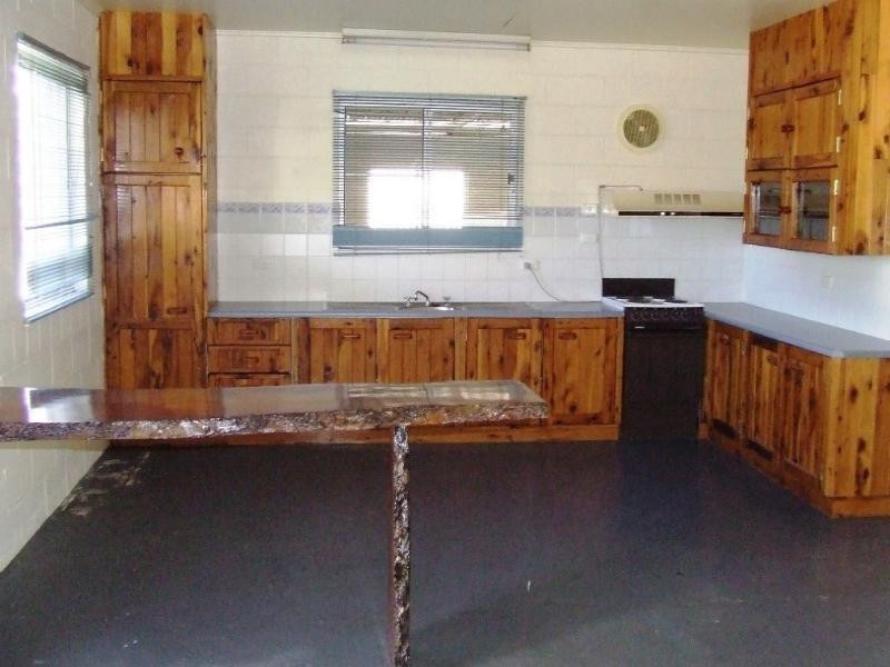 25 Nicklin Street, Moura QLD 4718