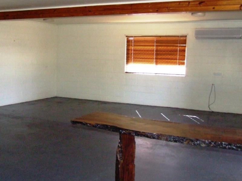 25 Nicklin Street, Moura QLD 4718
