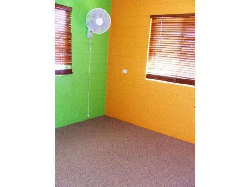 25 Nicklin Street, Moura QLD 4718