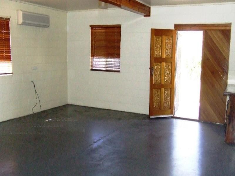 25 Nicklin Street, Moura QLD 4718
