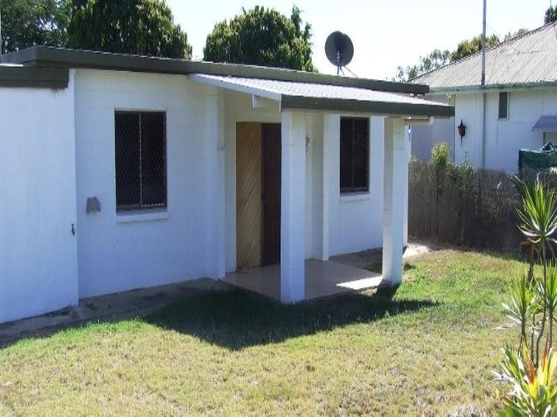 25 Nicklin Street, Moura QLD 4718