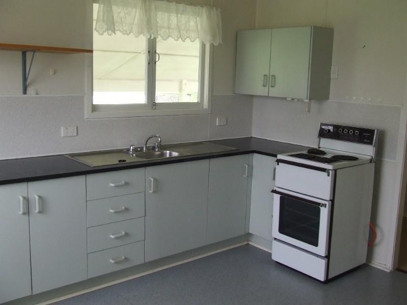 6 Knaggs Street, Moura QLD 4718