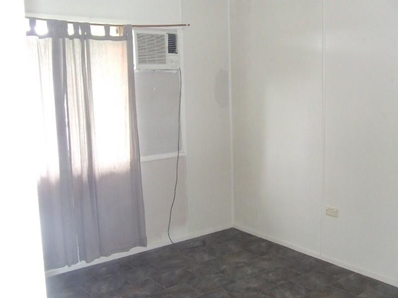 6 Knaggs Street, Moura QLD 4718