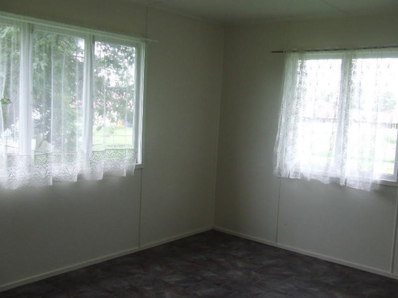 6 Knaggs Street, Moura QLD 4718