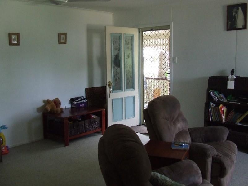 11 Davey Street, Moura QLD 4718