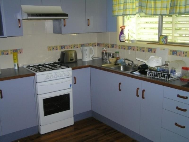 11 Davey Street, Moura QLD 4718