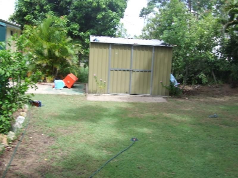 11 Davey Street, Moura QLD 4718