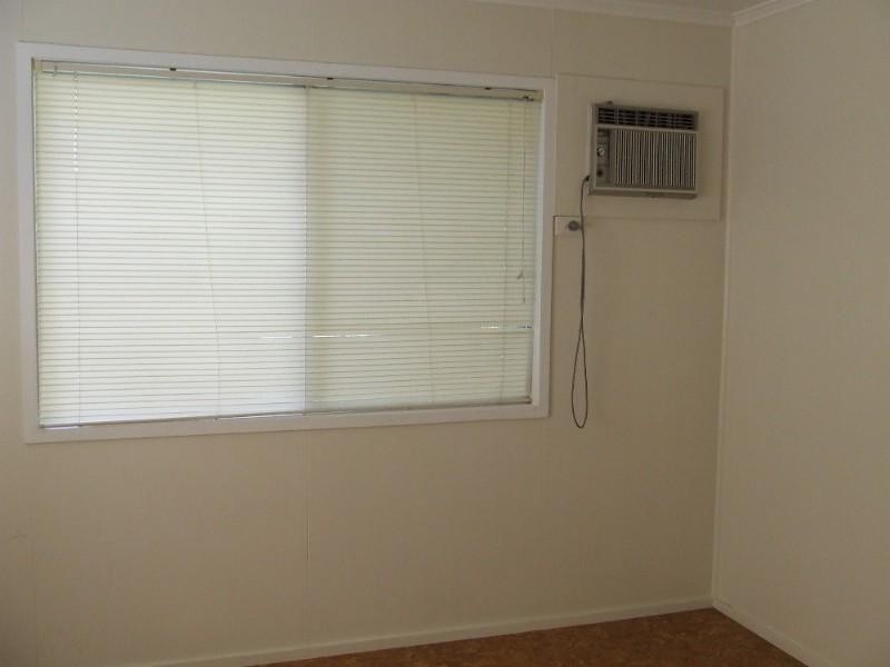 2 Farmer Street, Moura QLD 4718