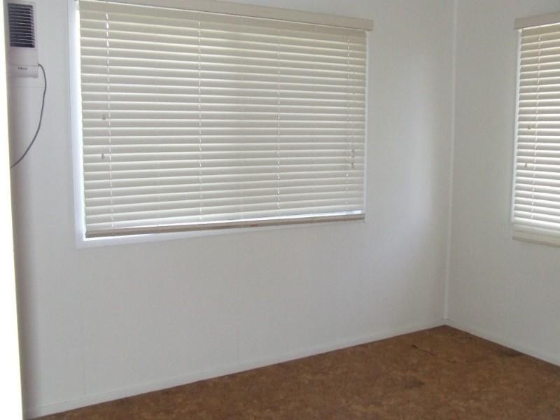 2 Farmer Street, Moura QLD 4718