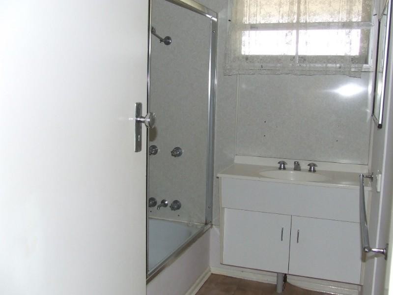 1 Nicklin Street, Moura QLD 4718