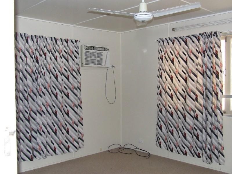 1 Nicklin Street, Moura QLD 4718