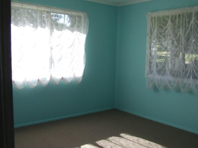 5 Becker Street, Moura QLD 4718