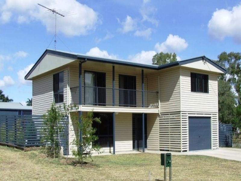 2 King Street, Moura QLD 4718