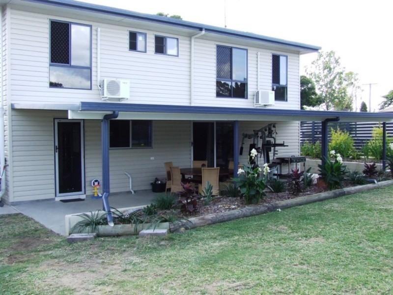 2 King Street, Moura QLD 4718