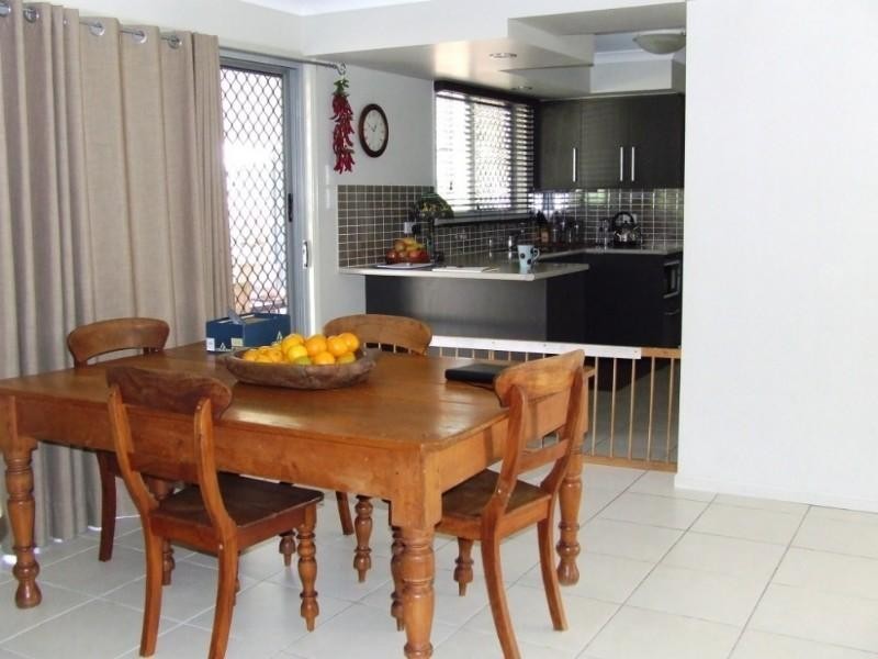 2 King Street, Moura QLD 4718