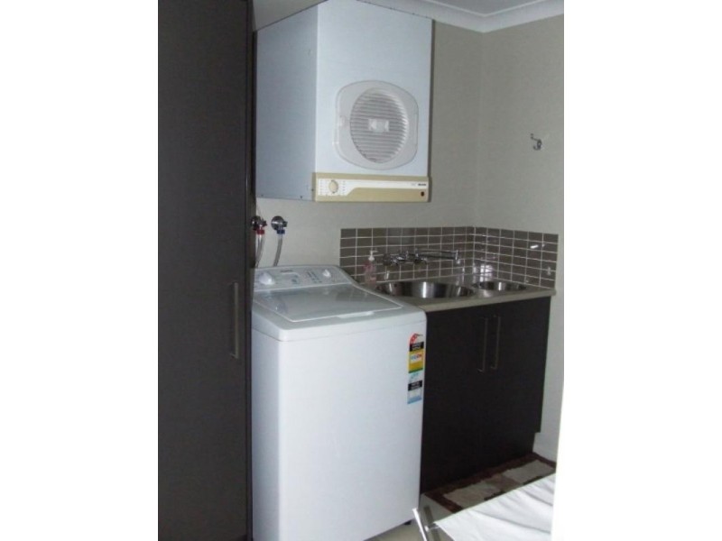 2 King Street, Moura QLD 4718