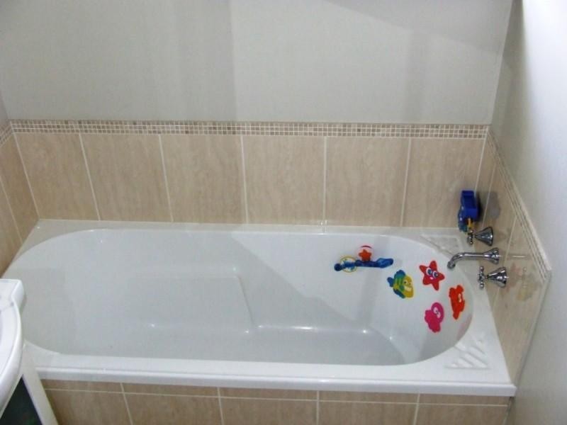 2 King Street, Moura QLD 4718