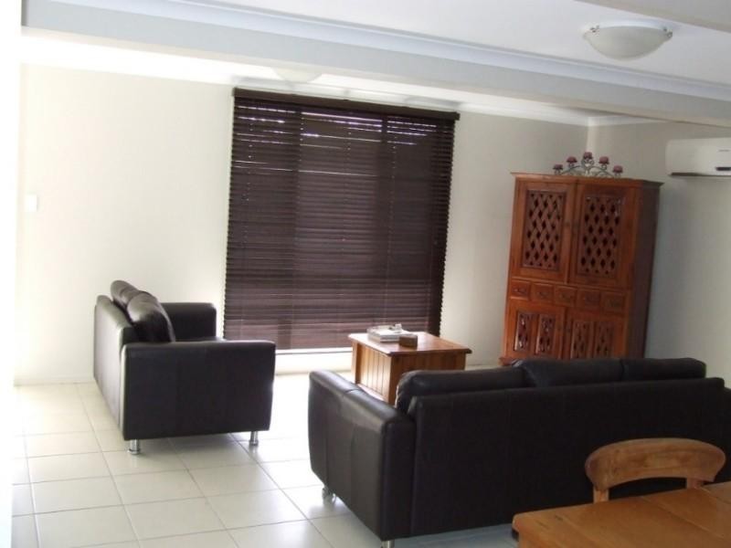 2 King Street, Moura QLD 4718