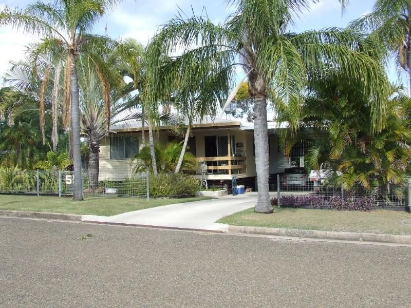 55 Nott Street, Moura QLD 4718