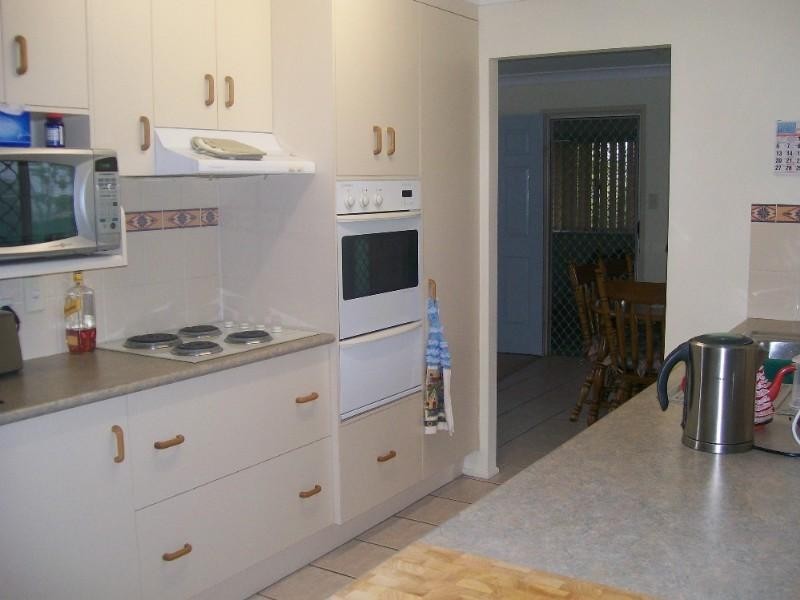 9 Jules Street, Moura QLD 4718