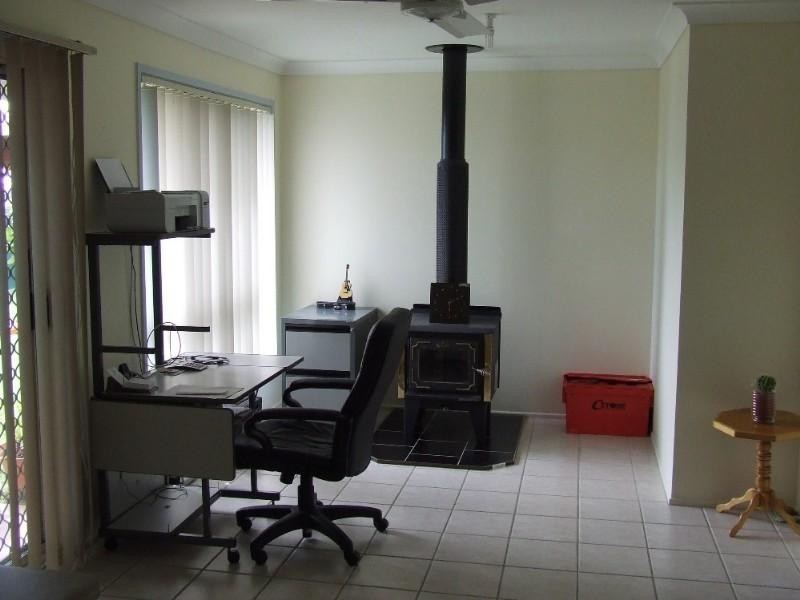 9 Jules Street, Moura QLD 4718