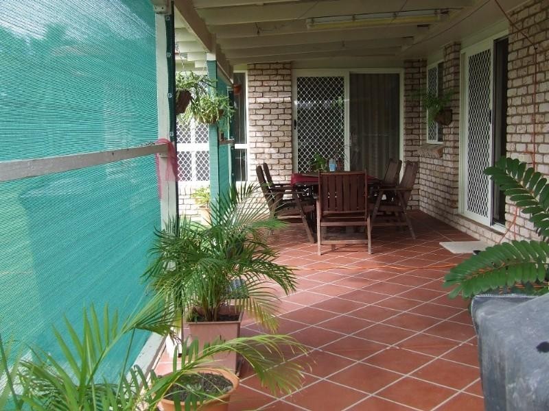 9 Jules Street, Moura QLD 4718