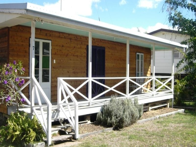 7 Shirley Street, Moura QLD 4718