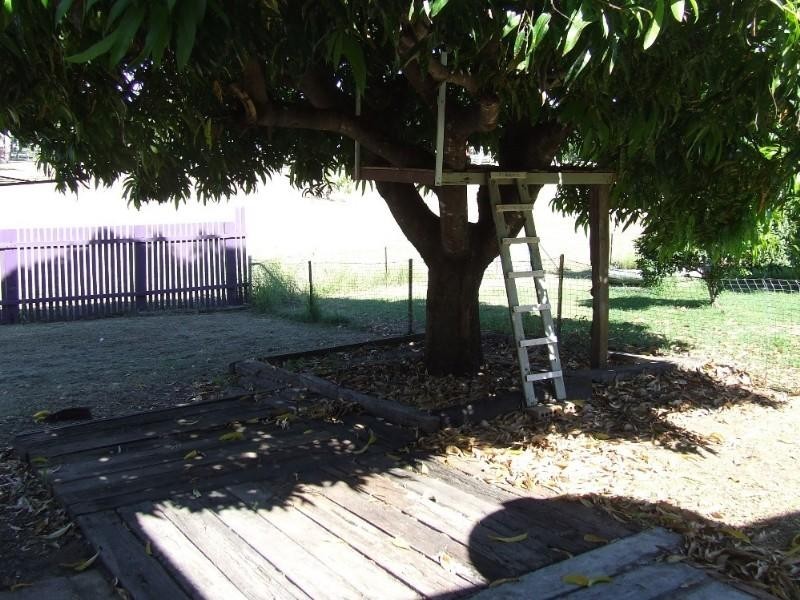 7 Shirley Street, Moura QLD 4718