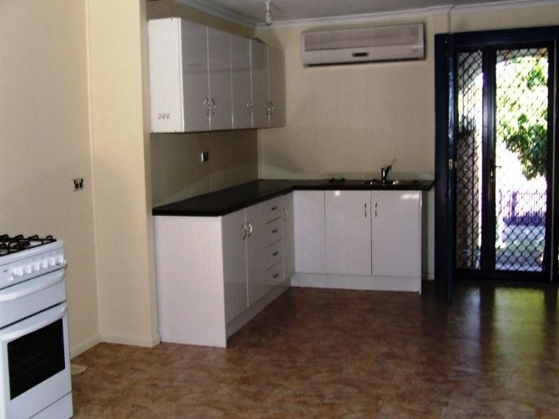 7 Shirley Street, Moura QLD 4718