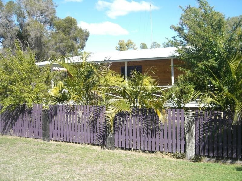 7 Shirley Street, Moura QLD 4718