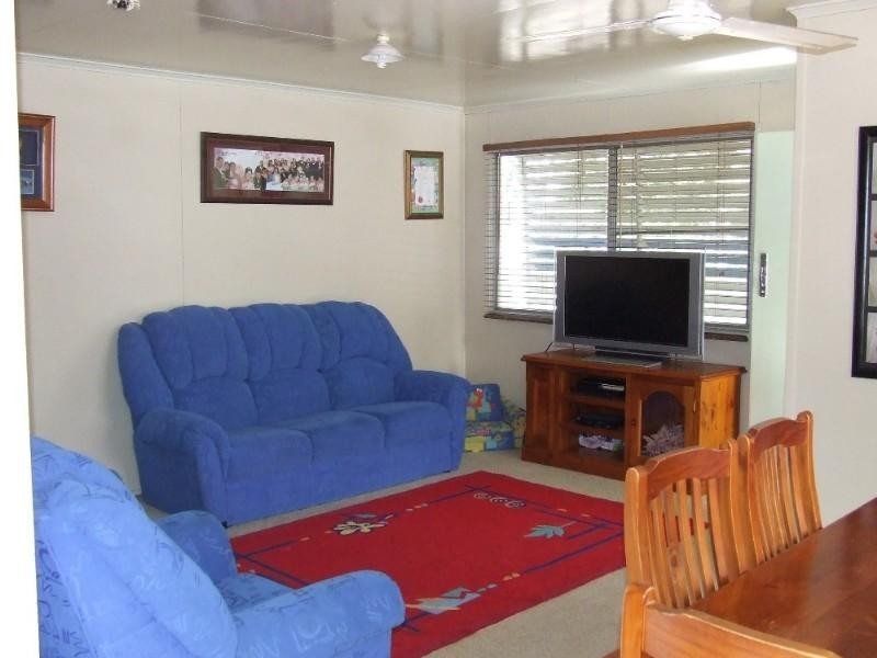 2 Jules Street, Moura QLD 4718