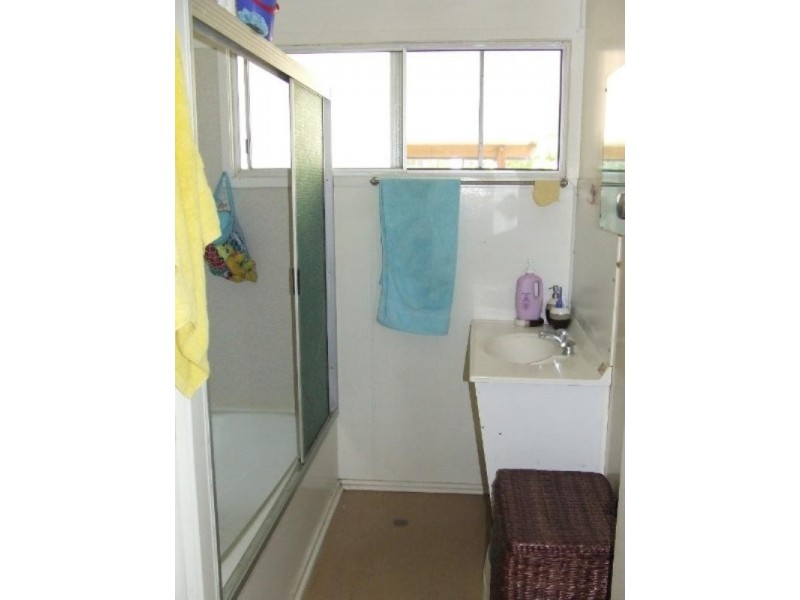 2 Jules Street, Moura QLD 4718
